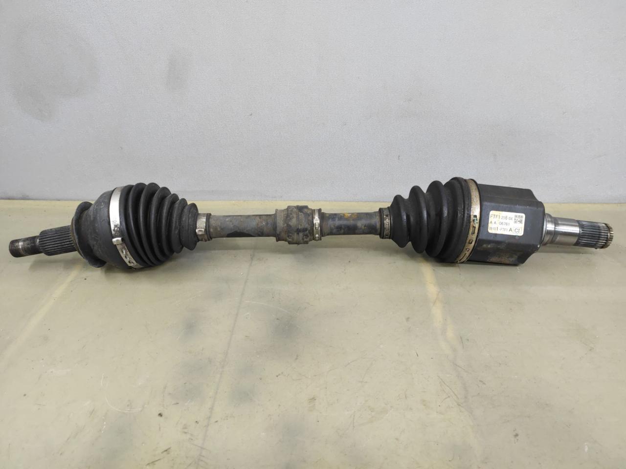 полуось передняя левая (приводной вал, ШРУС) Mazda CX-9 2 поколение TC 2017, 2.5 л., PY-VPS, бензин, АКПП, серый, передний привод - фото №1