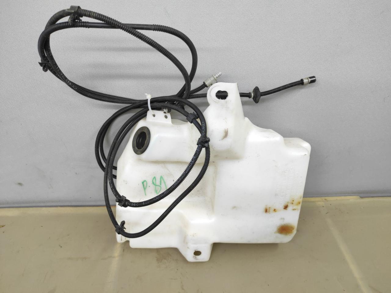 бачок омывателя Ford Escape 3 поколение C520 2014, 1.6 л., бензин, АКПП, красный, передний привод, CJ5417B613AC - фото №1