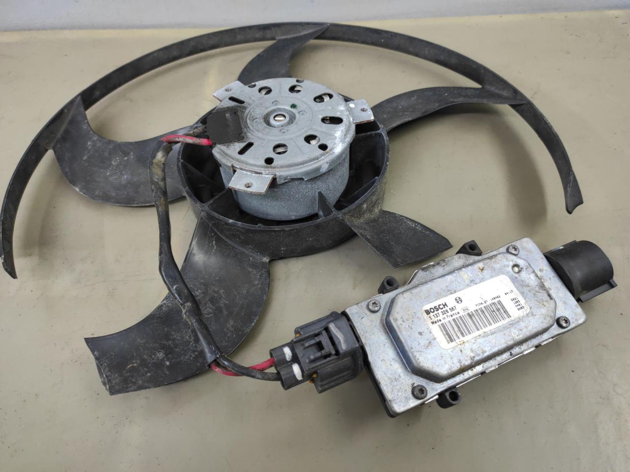 вентилятор радиатора Ford Escape 3 поколение C520 2014, 1.6 л., бензин, АКПП, красный, передний привод - фото №1