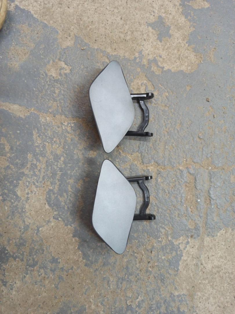 заглушка под омыватель фары Volvo XC60 2 поколение 2020 - фото №1