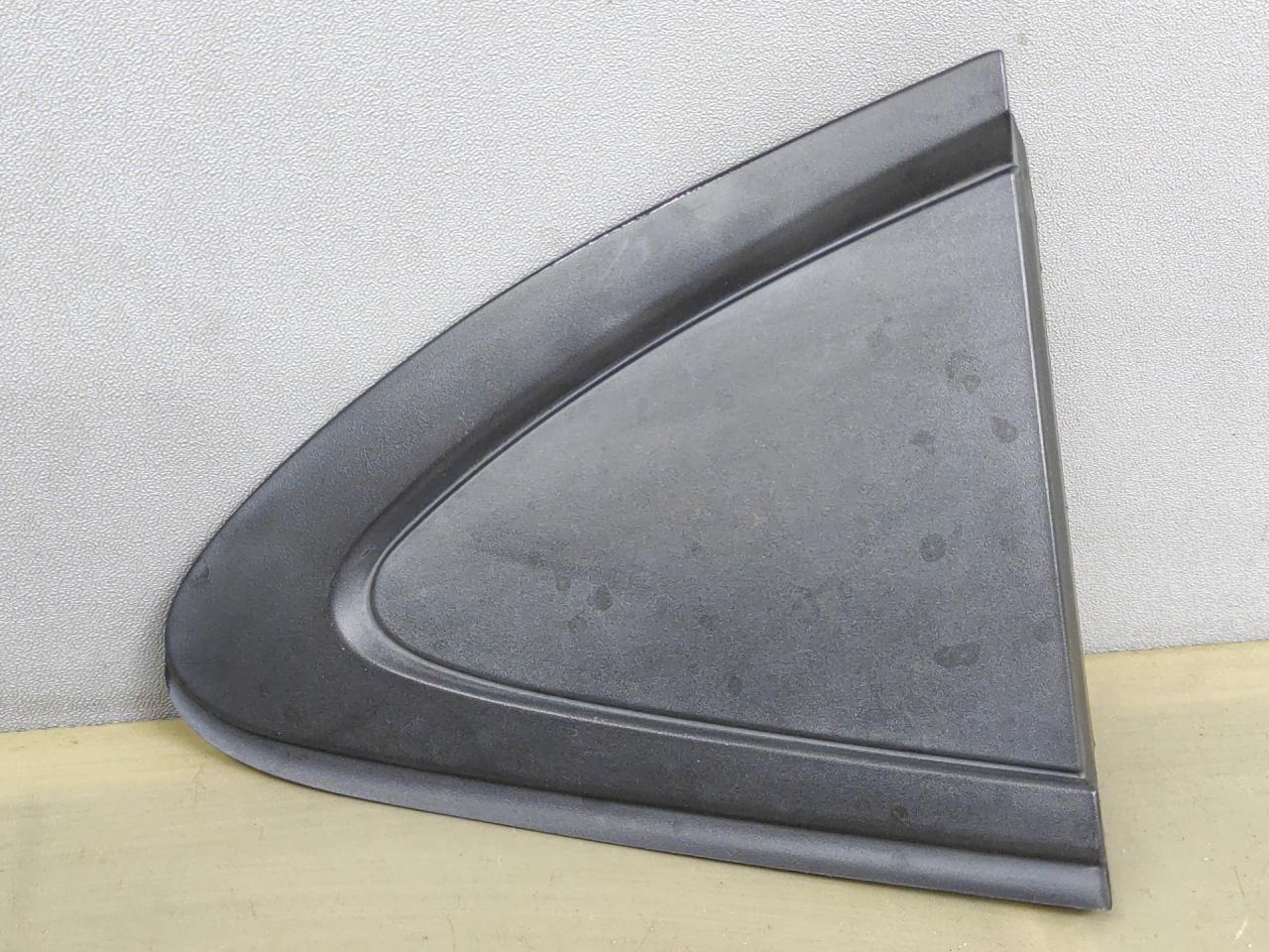 молдинг крыла заднего левого Chevrolet Cruze 2 поколение 2017, 1.4 л., бензин, АКПП, черный, седан, передний привод, 84034202 - фото №1