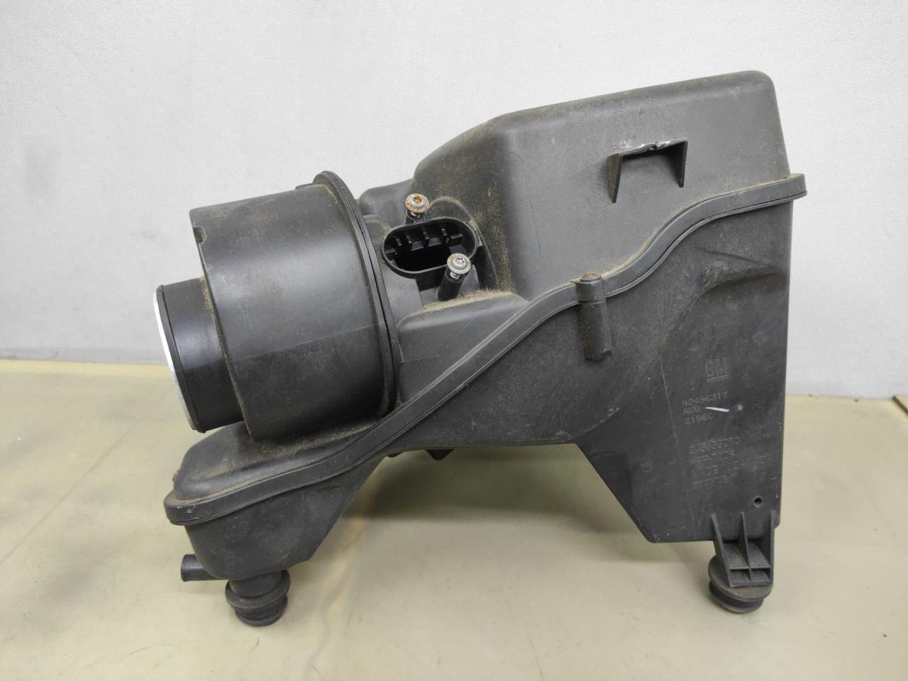 корпус воздушного фильтра Chevrolet Cruze 2 поколение 2017, 1.4 л., бензин, АКПП, черный, седан, передний привод, 243853070 - фото №1