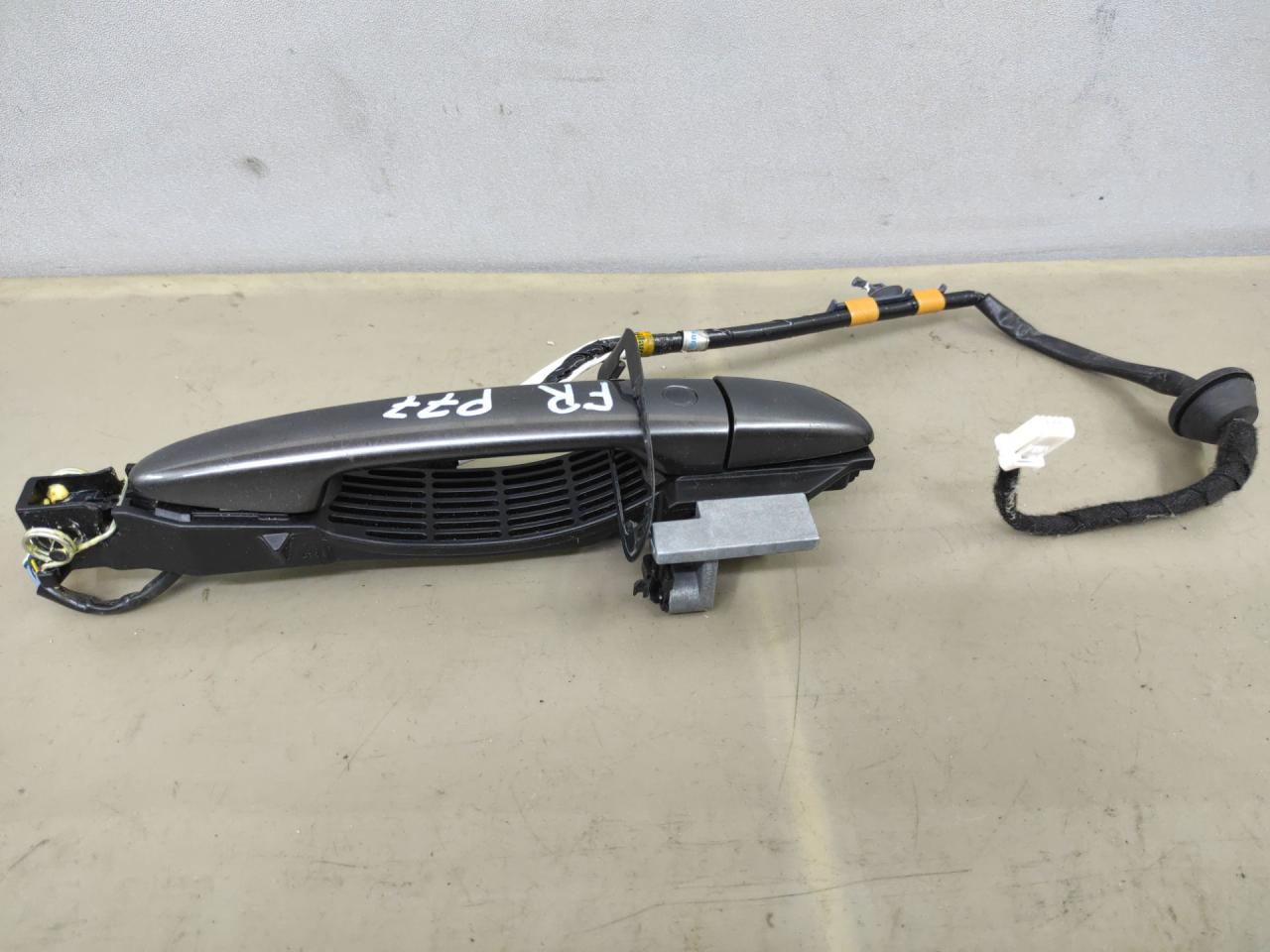 ручка наружная Mazda CX-9 2 поколение TC 2017, 2.5 л., PY-VPS, бензин, АКПП, серый, передний привод - фото №1