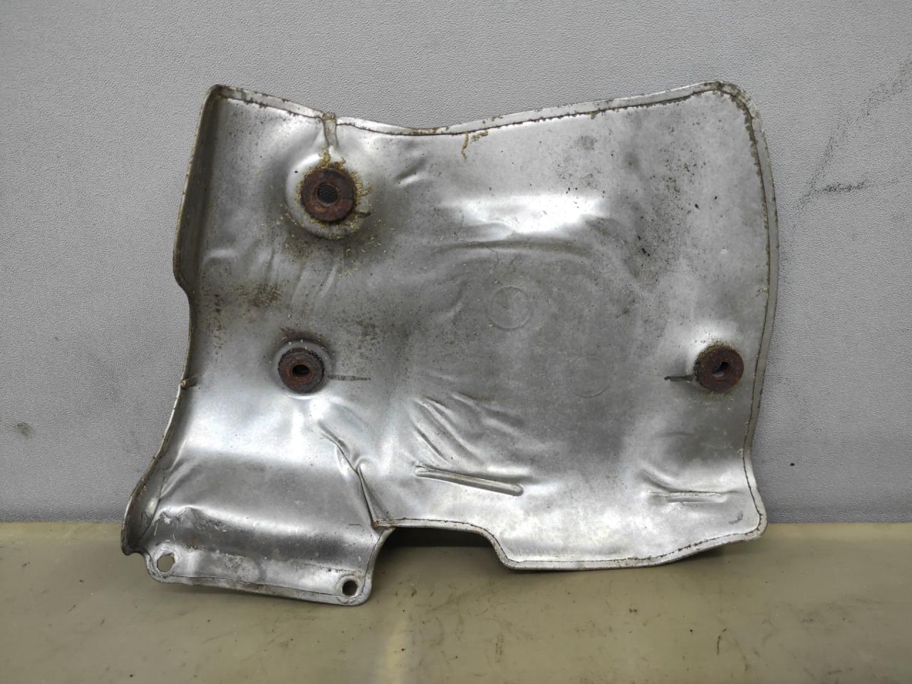 защита (экран) выпускного коллектора Chevrolet Cruze 2 поколение 2017, 1.4 л., бензин, АКПП, черный, седан, передний привод - фото №1