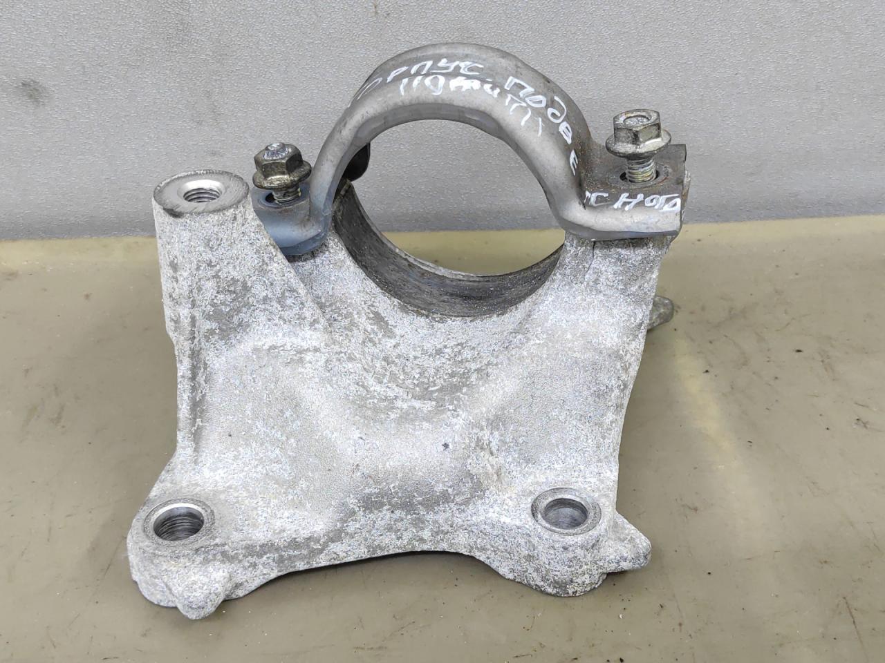 кронштейн полуоси Mazda CX-9 2 поколение TC 2020, 2.5 л., PY-VPS, бензин, АКПП, внедорожник 5 дв., полный привод - фото №1