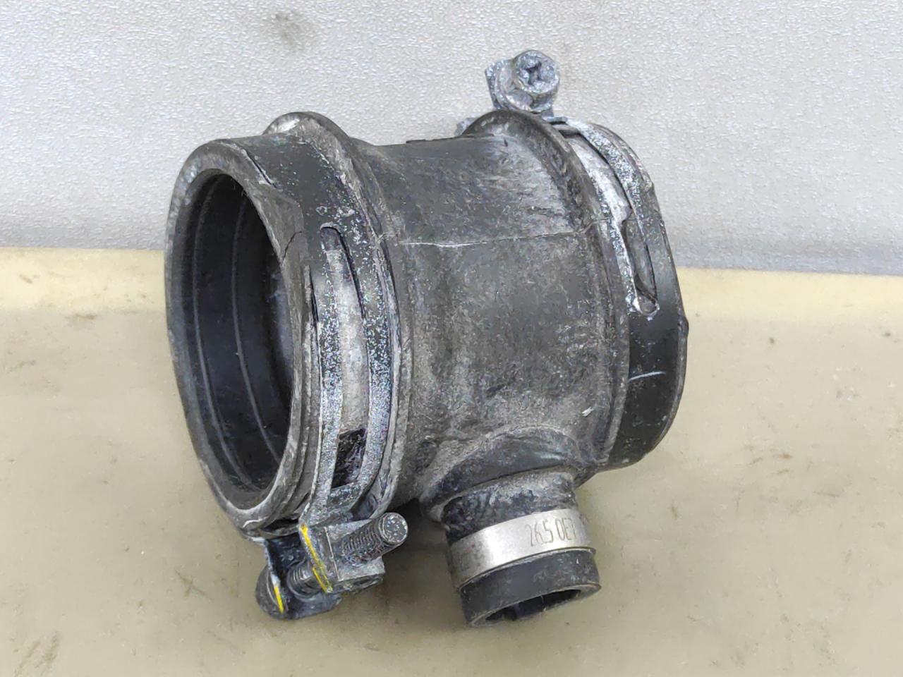 патрубок турбины Mazda CX-9 2 поколение TC 2020, 2.5 л., PY-VPS, бензин, АКПП, внедорожник 5 дв., полный привод, PY8V13225 - фото №1