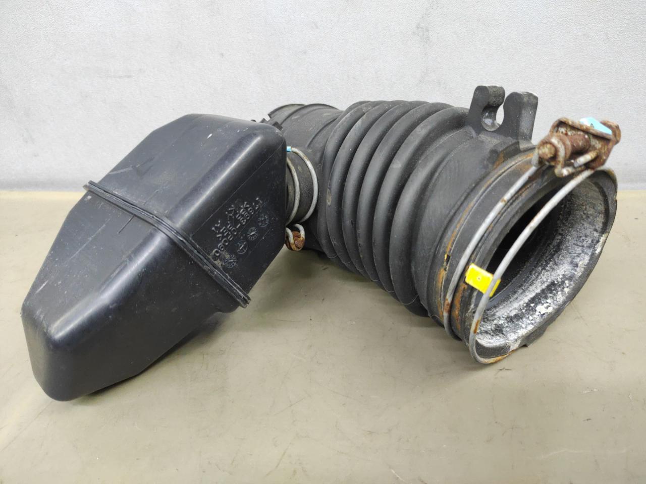 гофра инжектора Toyota Sienna 3 поколение 2014, 3.5 л., 2GR-FE, бензин, АКПП, черный, передний привод - фото №1