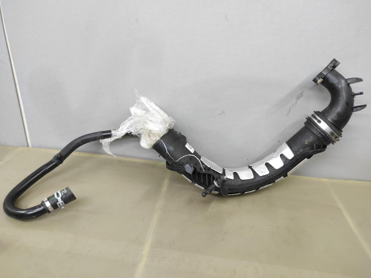 патрубок воздушного фильтра Ford Escape 3 поколение C520 2014, 1.6 л., бензин, АКПП, красный, передний привод, CV619C623DC - фото №1