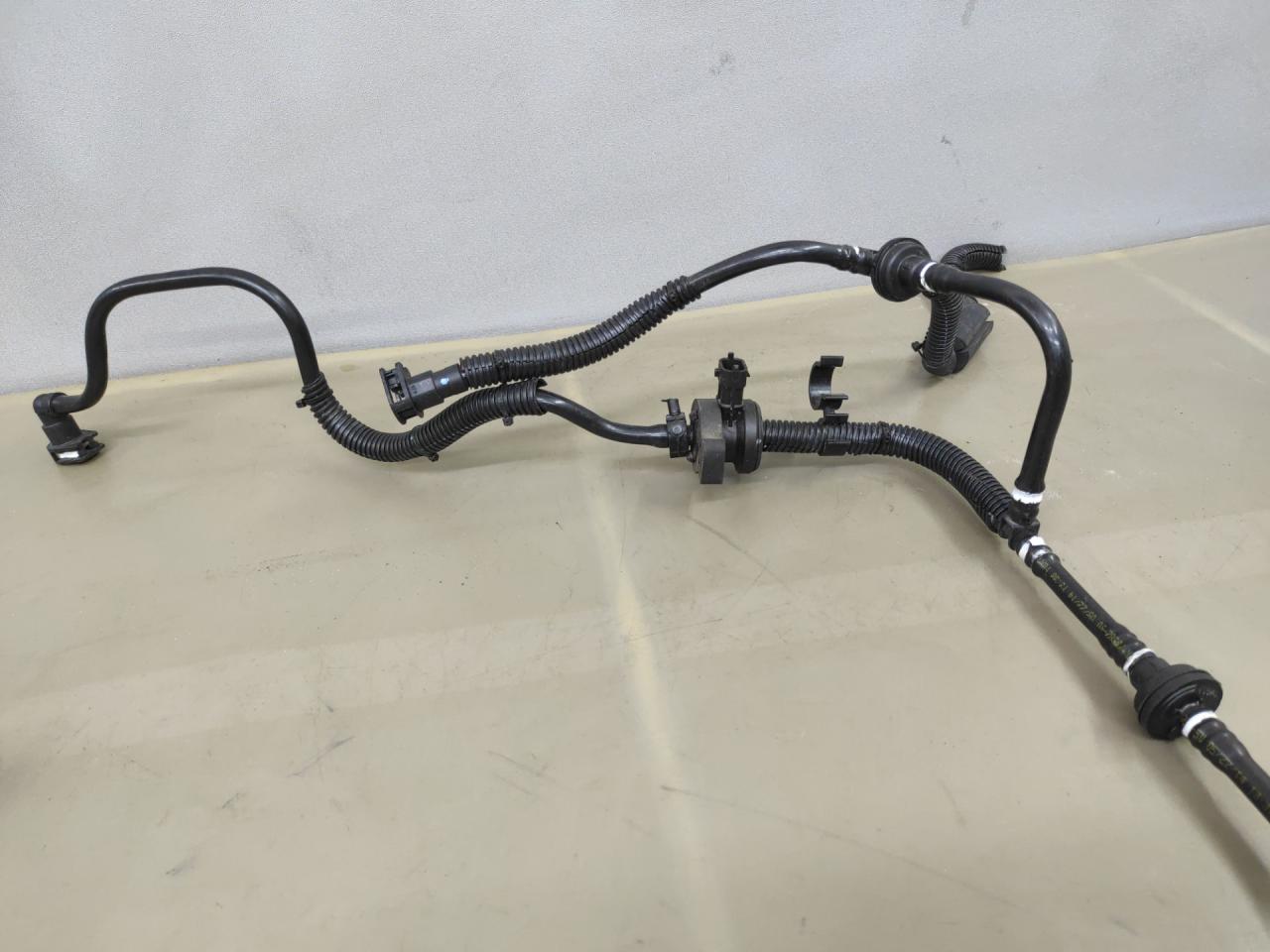 трубка вакуумная Ford Escape 3 поколение C520 2014, 1.6 л., бензин, АКПП, красный, передний привод - фото №1