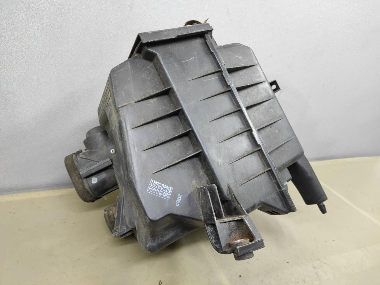 корпус воздушного фильтра Toyota Sienna 3 поколение 2014, 3.5 л., 2GR-FE, бензин, АКПП, черный, передний привод, 170700P0151 - фото №1