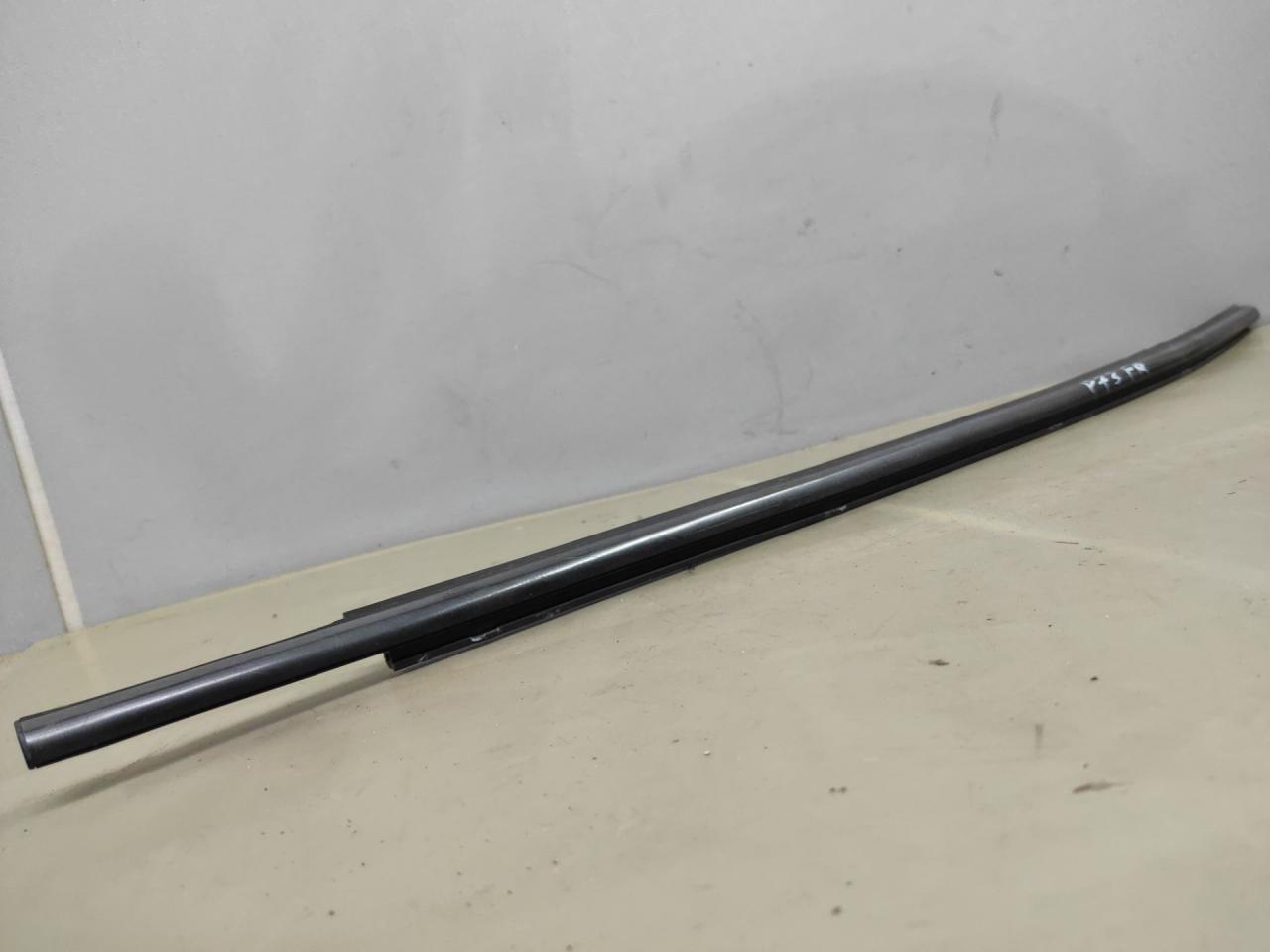 молдинг стекла Toyota Sienna 3 поколение 2014, 3.5 л., 2GR-FE, бензин, АКПП, черный, передний привод - фото №1