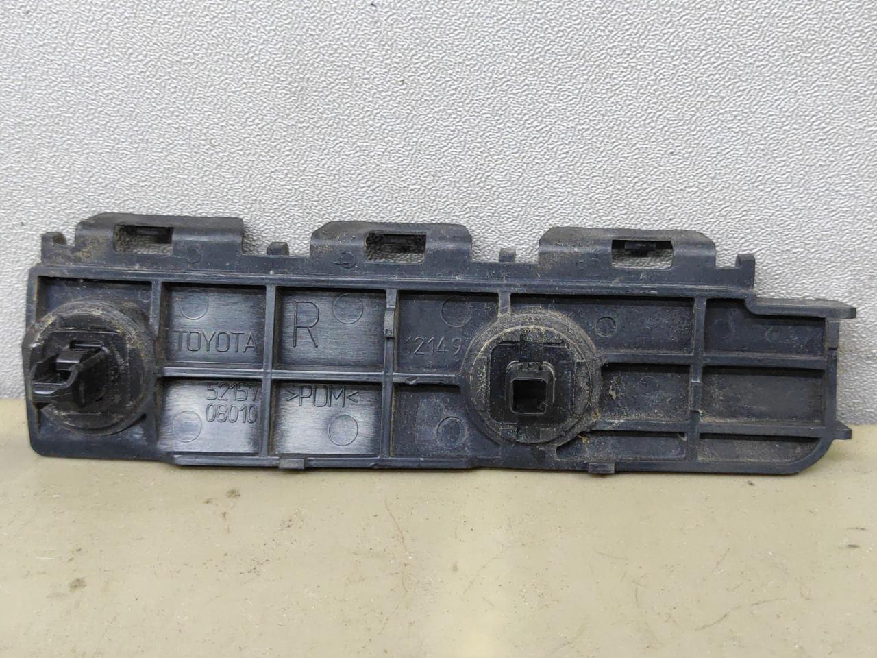 Крепление бампера заднего Toyota Sienna 3 поколение 2014, 3.5 л., 2GR-FE, бензин, АКПП, черный, передний привод, 5215708010 - фото №1