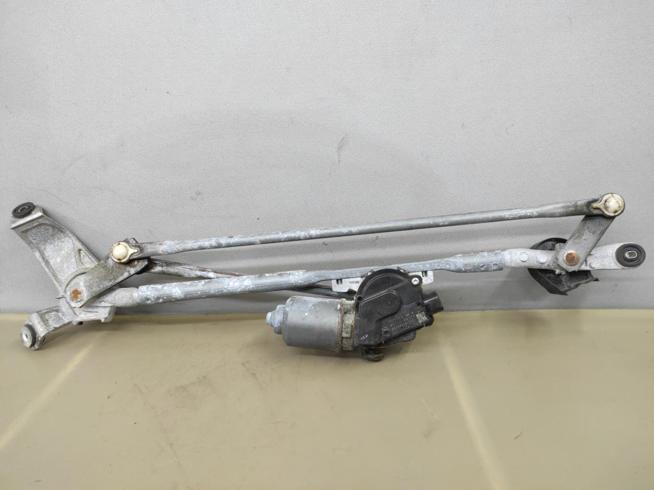 механизм стеклоочистителя (трапеция дворников) Toyota Sienna 3 поколение 2014, 3.5 л., 2GR-FE, бензин, АКПП, черный, передний привод - фото №1