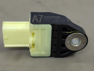 датчик удара Toyota Sienna 3 поколение 2014, 3.5 л., 2GR-FE, бензин, АКПП, черный, передний привод, 8983108020