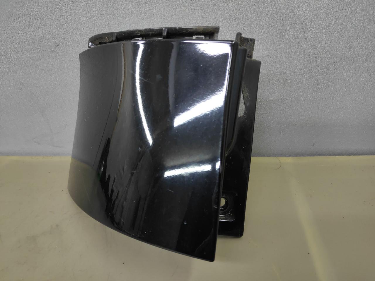 ус под фонарь правый Toyota Sienna 3 поколение 2014, 3.5 л., 2GR-FE, бензин, АКПП, черный, передний привод, 5216508010 - фото №1