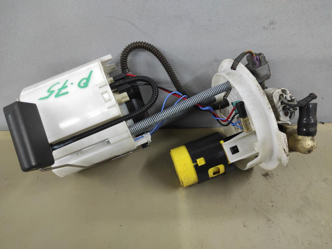 насос топливный Chevrolet Cruze 2 поколение 2017, 1.4 л., бензин, АКПП, черный, седан, передний привод, 13507722, 13507722001 - фото №1