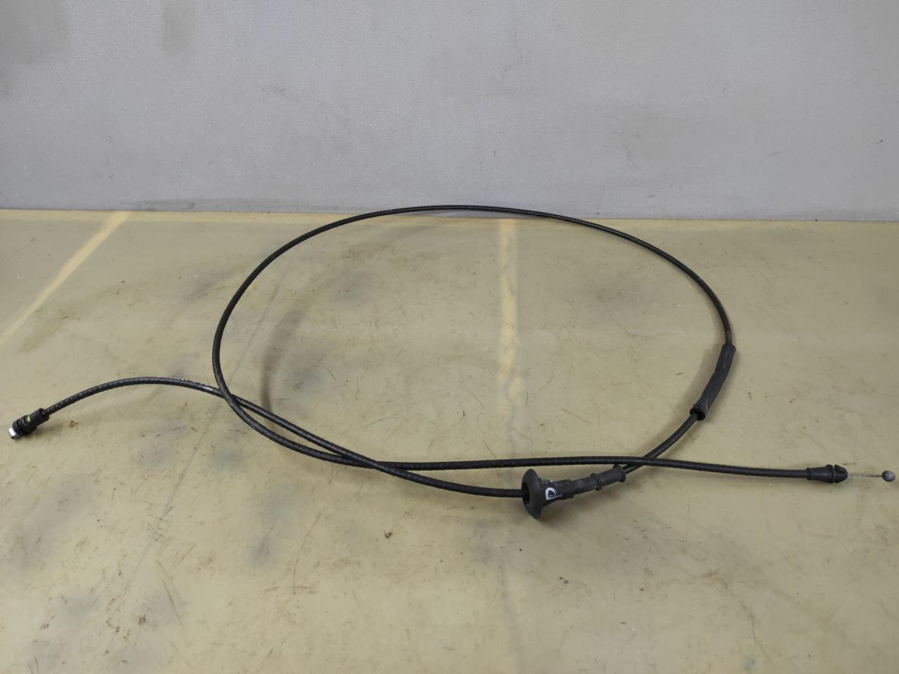 трос капота Chevrolet Cruze 2 поколение 2017, 1.4 л., бензин, АКПП, черный, седан, передний привод, 84026391, 840263916F06 - фото №1