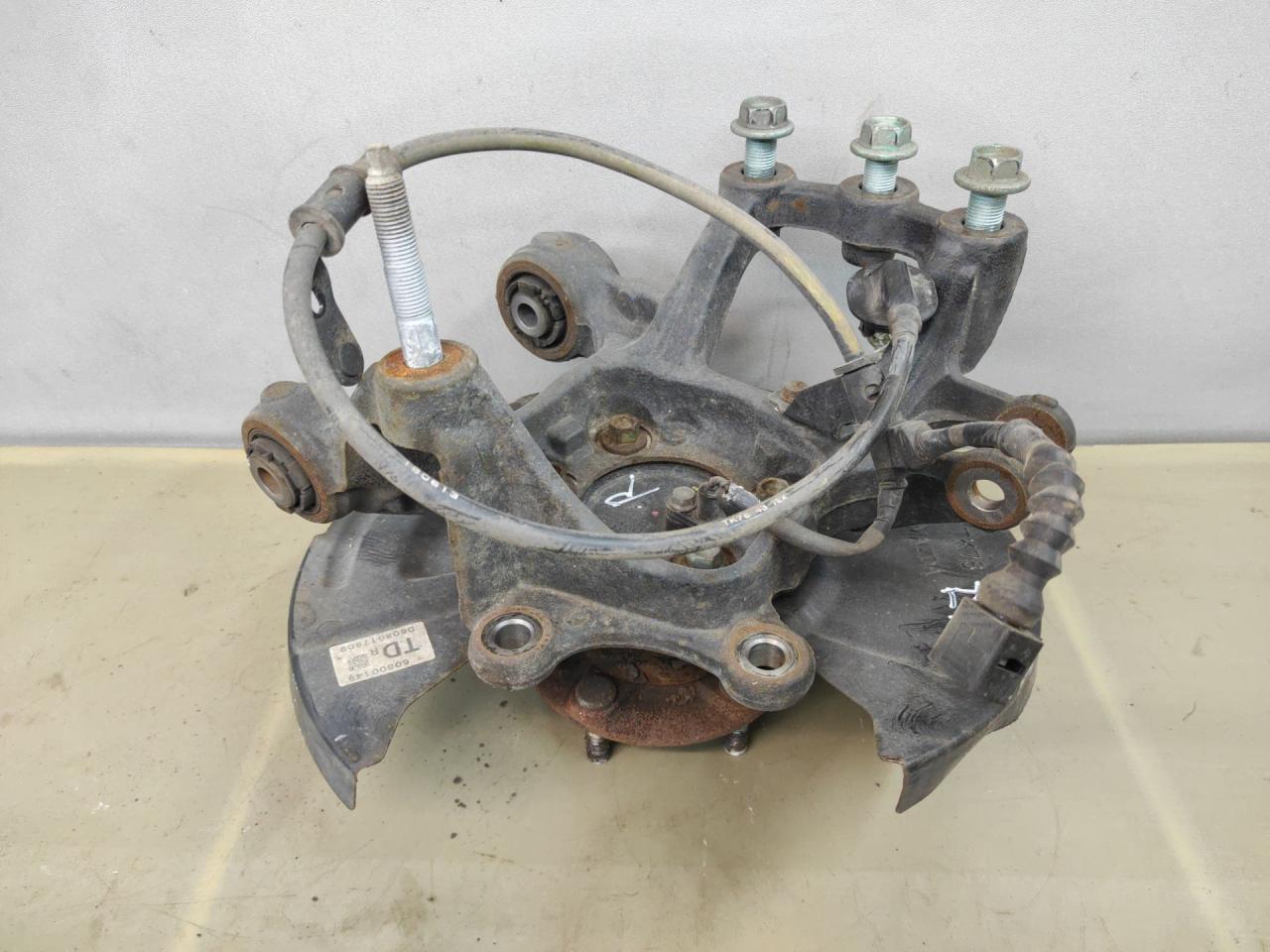 кулак задний правый Mazda CX-9 2 поколение TC 2017, 2.5 л., PY-VPS, бензин, АКПП, серый, передний привод - фото №1