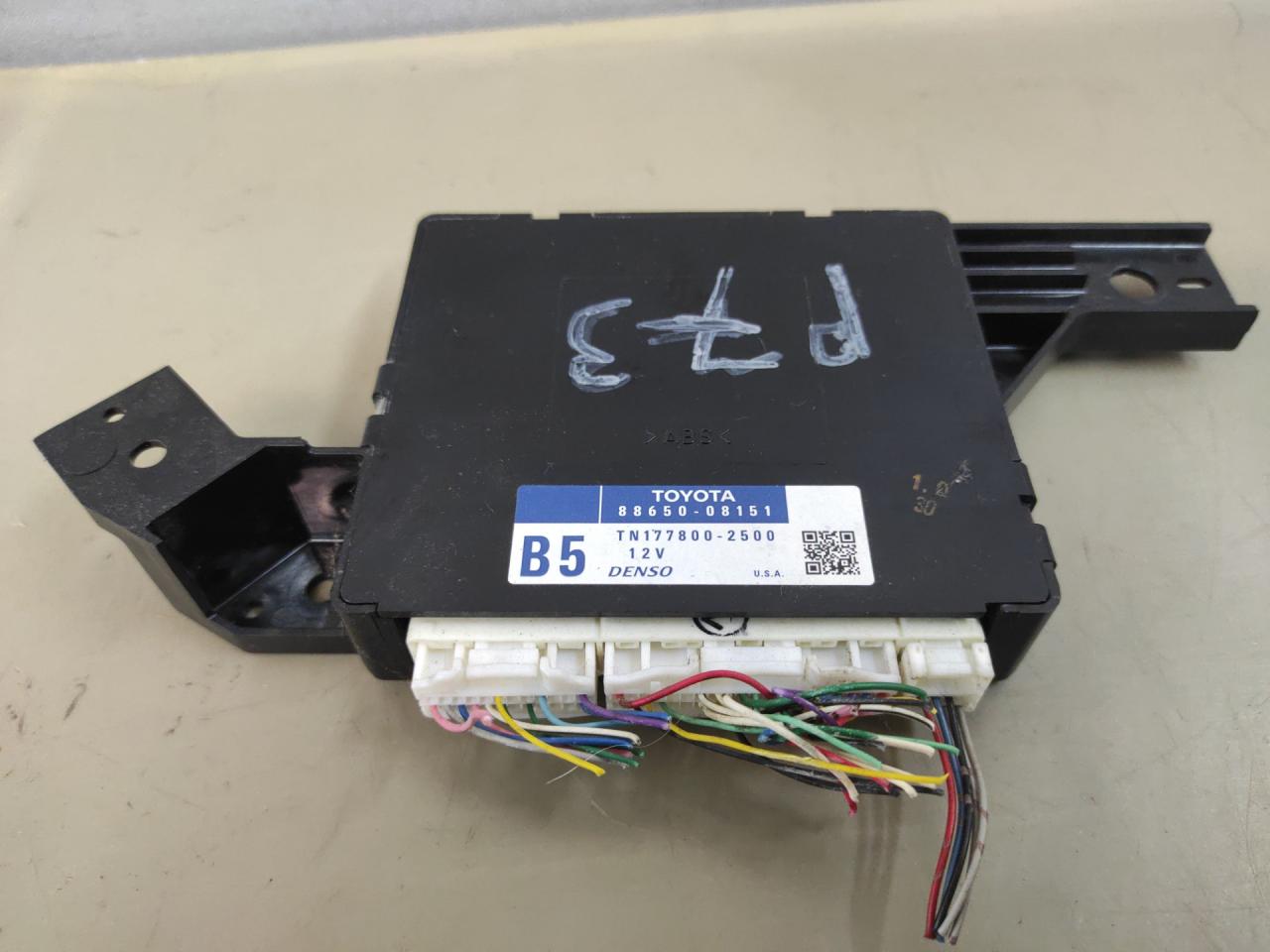 блок управления печки / климат-контроля Toyota Sienna 3 поколение 2014, 3.5 л., 2GR-FE, бензин, АКПП, черный, передний привод, 8865008151 - фото №1