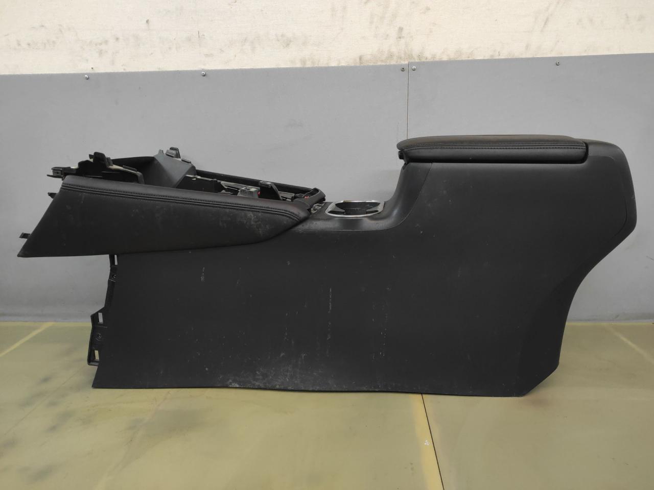 подлокотник Mazda CX-9 2 поколение TC 2017, 2.5 л., PY-VPS, бензин, АКПП, серый, передний привод - фото №1