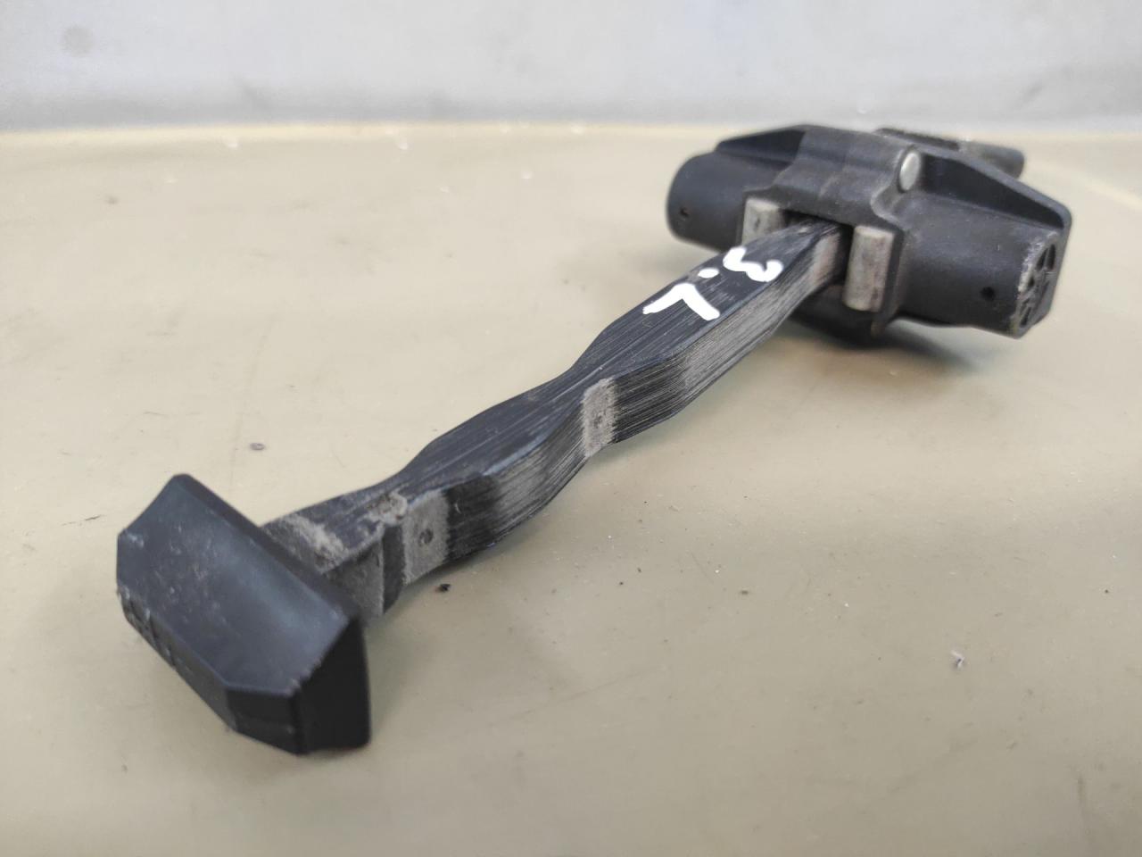 ограничитель открывания двери Chevrolet Cruze 2 поколение 2017, 1.4 л., бензин, АКПП, черный, седан, передний привод - фото №1