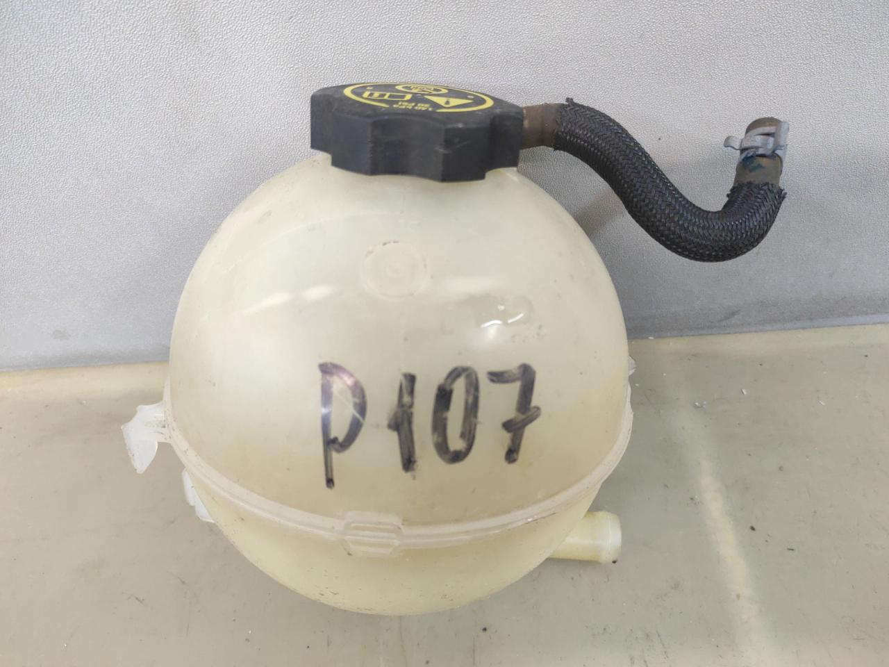 бачок расширительный Chevrolet Equinox 3 поколение 2019, 1.5 л., бензин, АКПП, белый 140х, минивэн, передний привод, 23386455 - фото №1