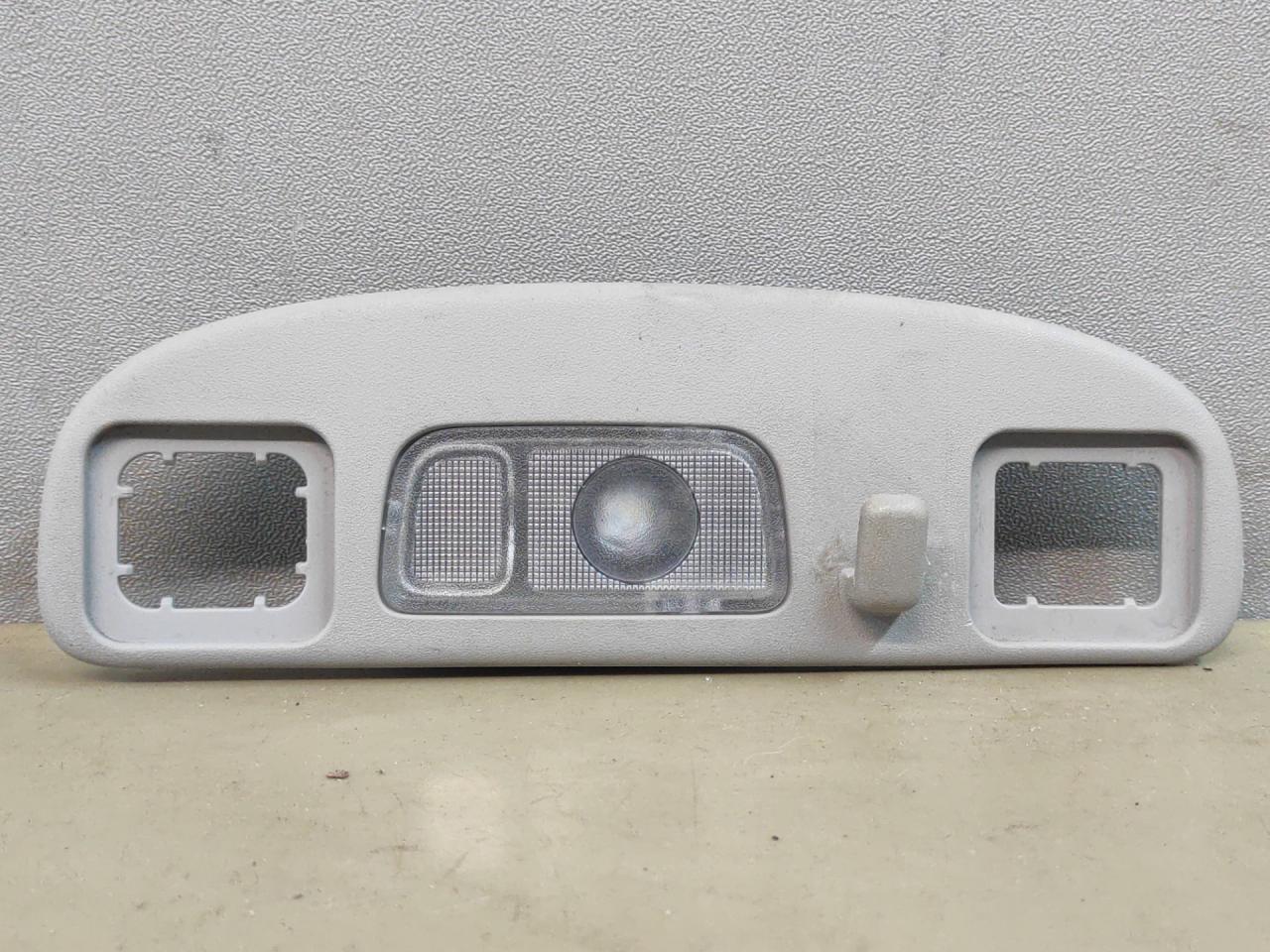 фонарь салона (плафон) Chevrolet Equinox 3 поколение 2018, 1.5 л., бензин, АКПП, серый 139х, минивэн, передний привод, 84260155 - фото №1