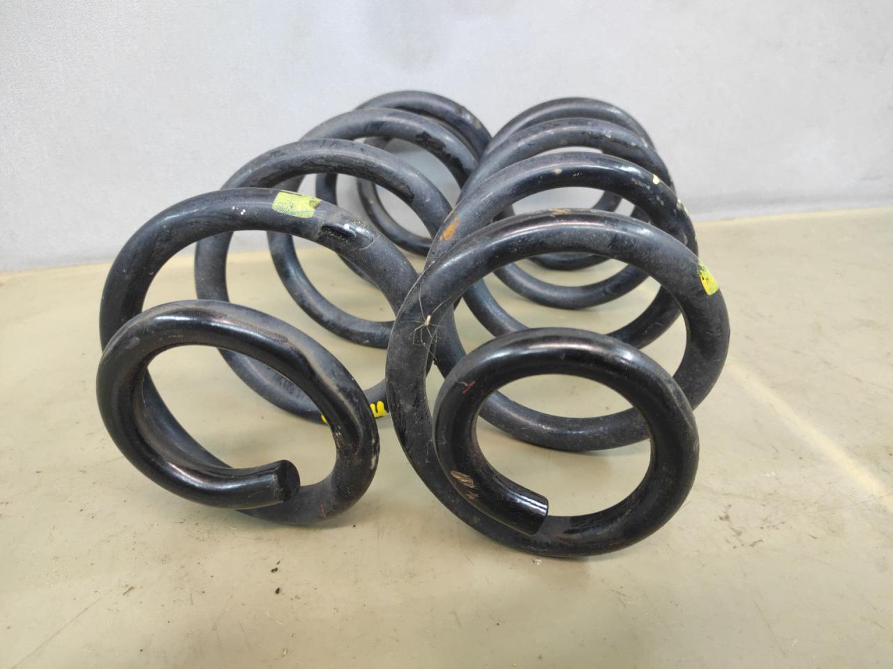 пружина задняя Chevrolet Equinox 3 поколение 2018, 1.5 л., бензин, АКПП, серый 139х, минивэн, передний привод - фото №1