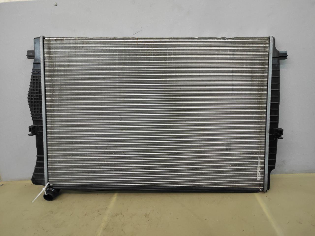 радиатор (основной) Volkswagen Jetta 7 поколение 2019, 1.4 л., бензин, АКПП, серый, седан, передний привод, 5QM121251F - фото №1