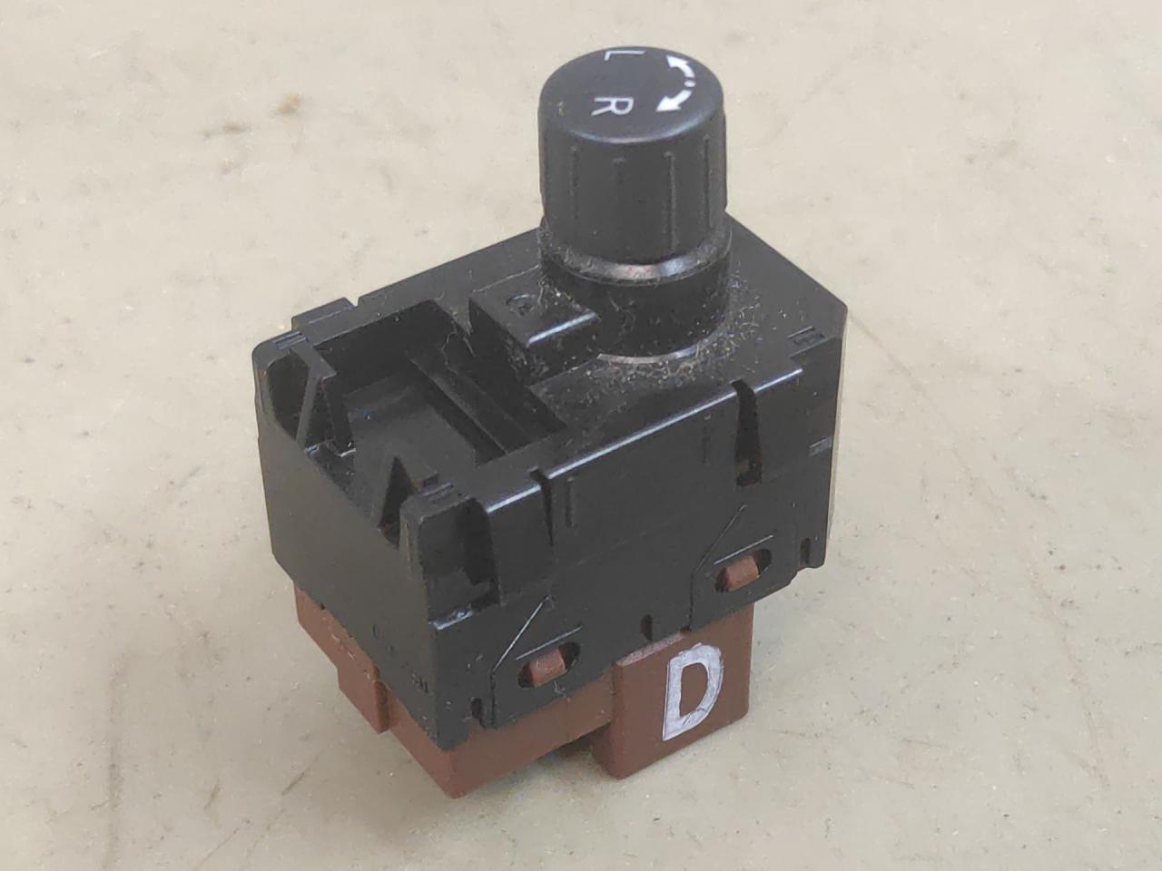 джойстик регулировки зеркал Infiniti G 4 поколение 2008, 3.7 л., бензин, АКПП, купе, задний привод, 8202SD - фото №1