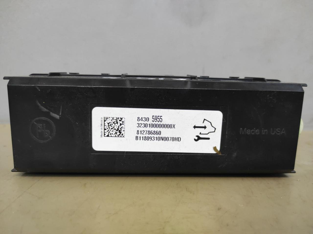 блок управления печки / климат-контроля Chevrolet Equinox 3 поколение 2018, 1.5 л., бензин, АКПП, серый 139х, минивэн, передний привод, 84305955 - фото №1