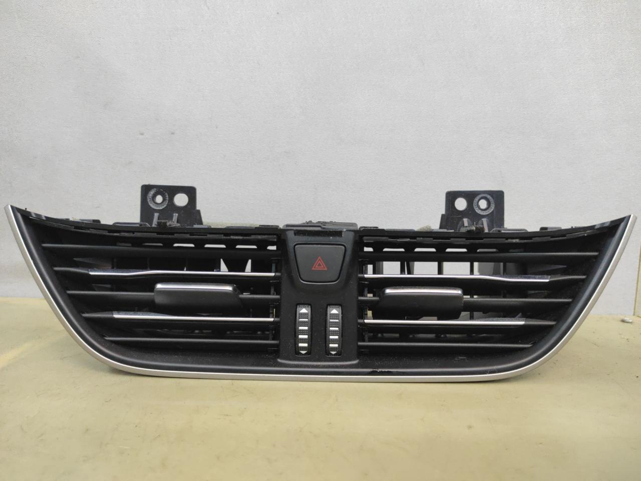 дефлектор обдува салона Ford Escape 4 поколение CX482 2021, 2.5 л., гибрид, АКПП, внедорожник 5 дв., полный привод - фото №1