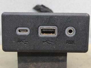 разъем AUX / USB Chevrolet Equinox 3 поколение 2019, 1.5 л., бензин, АКПП, белый 140х, минивэн, передний привод, 13512372