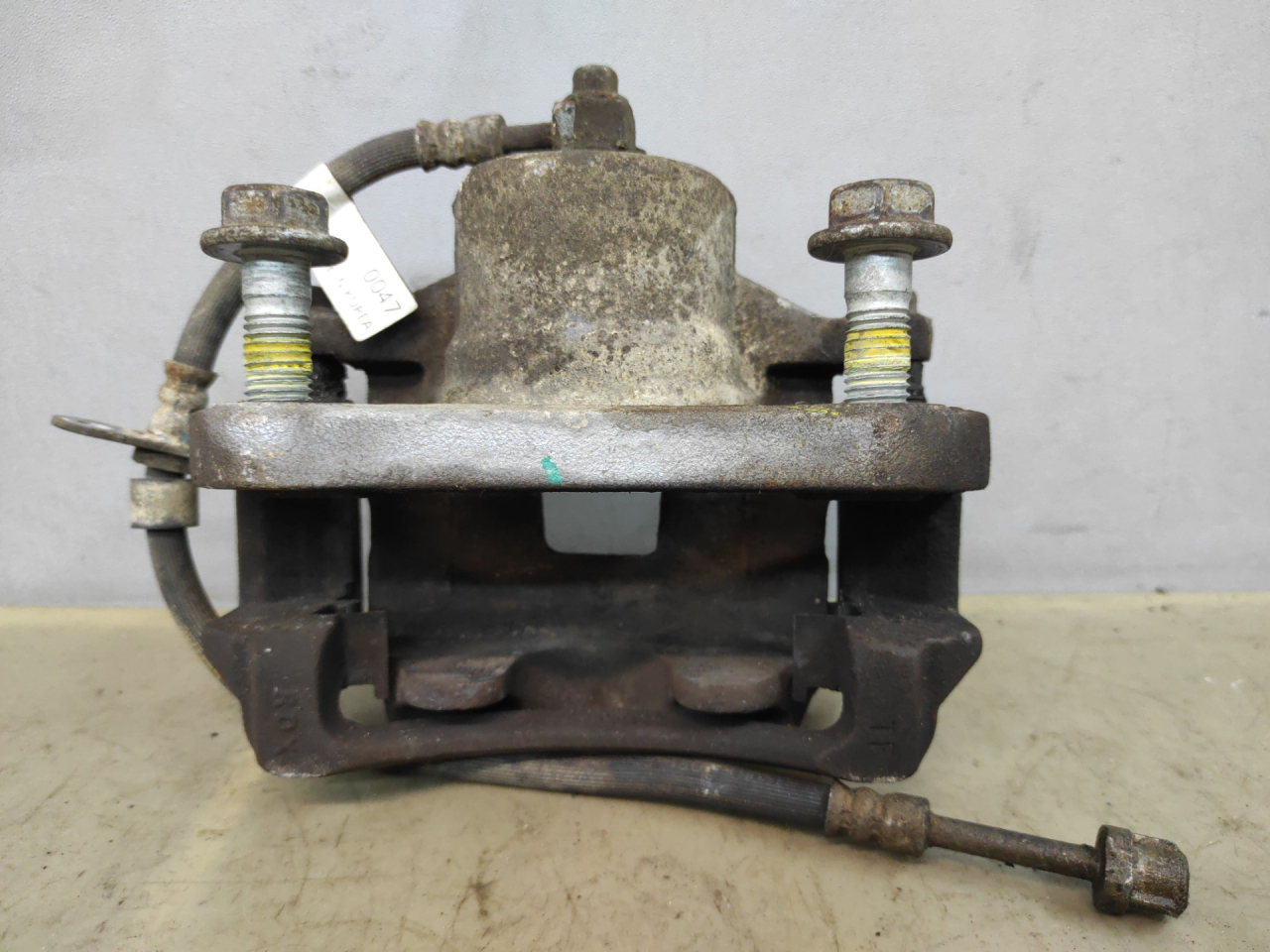 суппорт передний левый Chevrolet Equinox 3 поколение 2019, 1.5 л., бензин, АКПП, белый 140х, минивэн, передний привод, 84311326 - фото №1