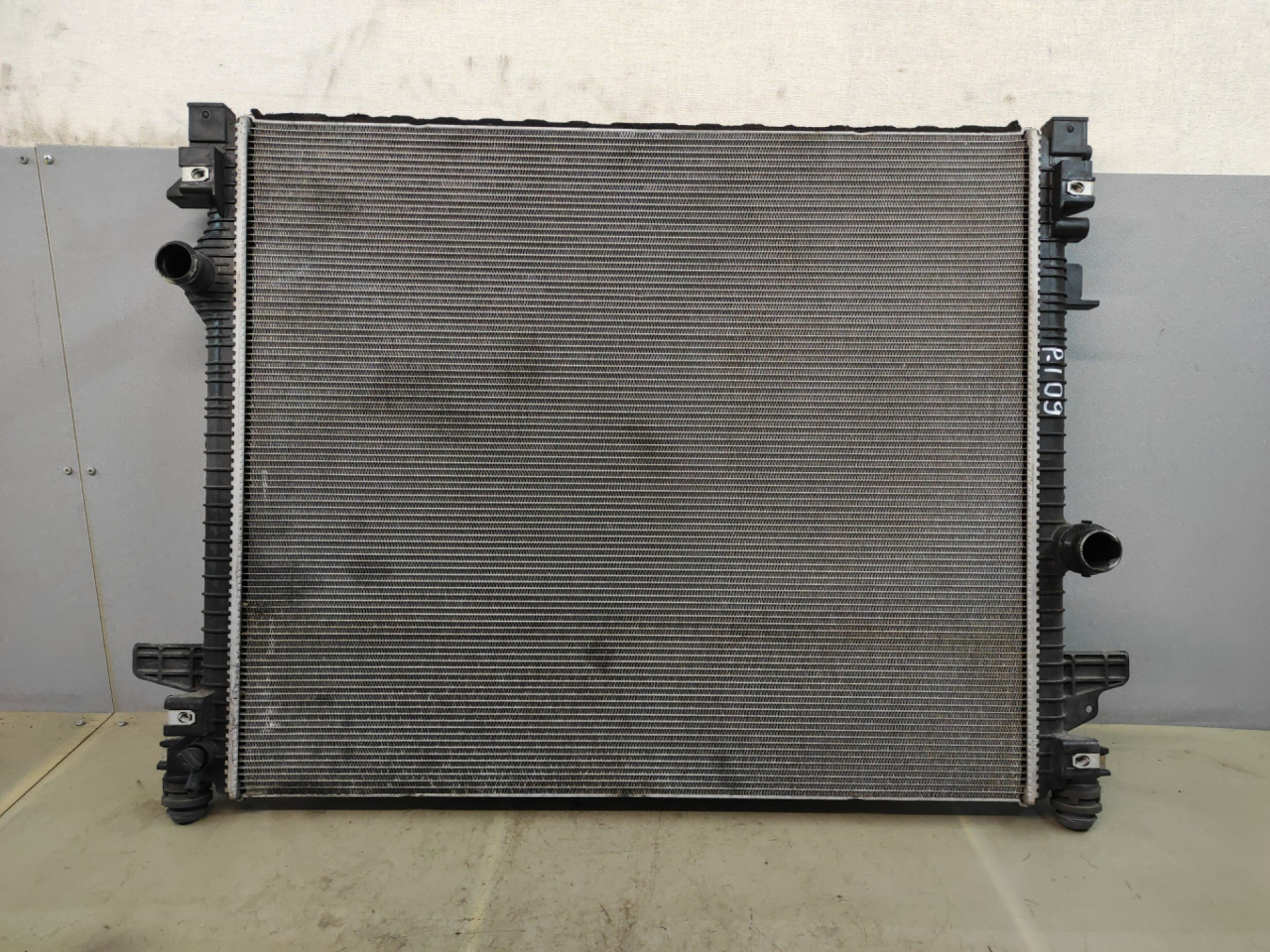 радиатор (основной) Ford Edge 2 поколение CD539 2018, 2.0 л., бензин, АКПП, черный, внедорожник 5 дв., полный привод - фото №1