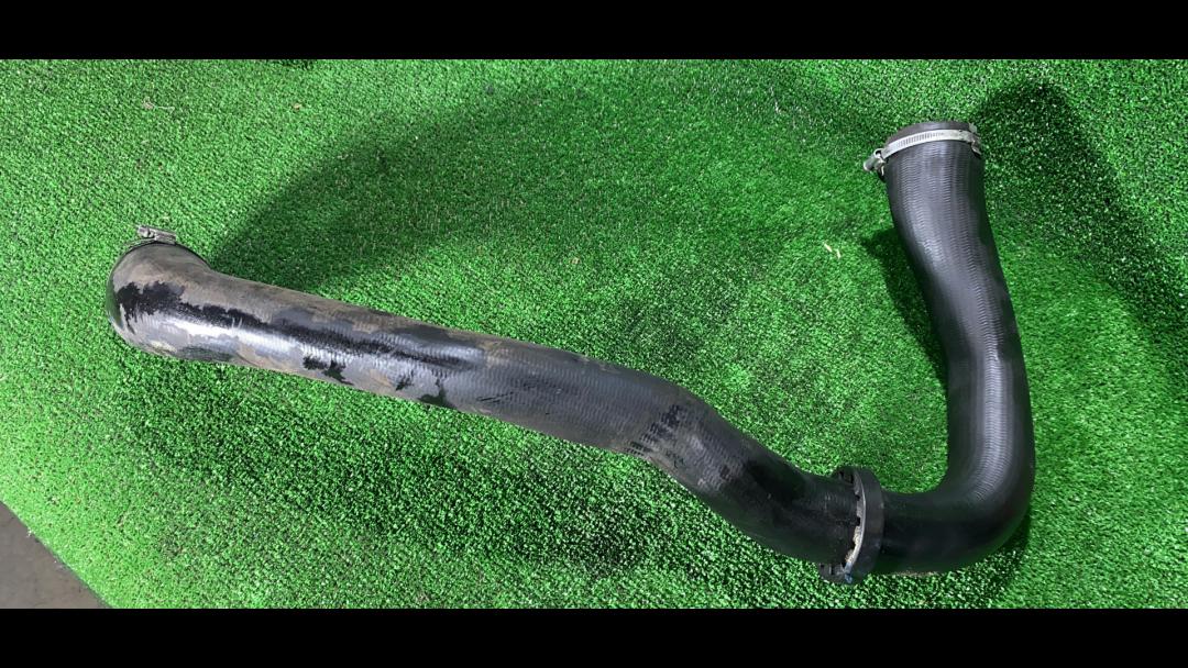 патрубок интеркулера Volvo V70 3 поколение 2011, 2.0 л., B 4204 T7, бензин, АКПП, универсал, правый руль - фото №1