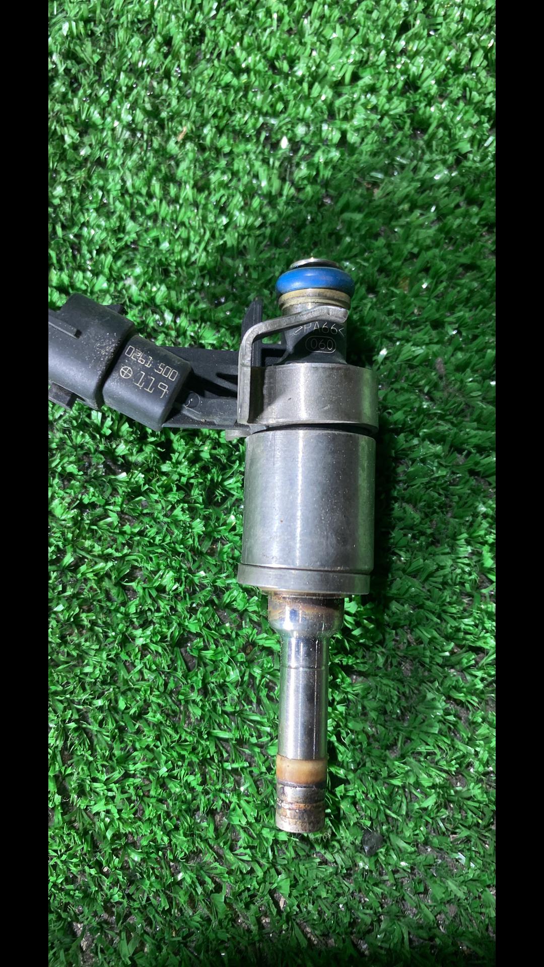 форсунка Volvo V70 3 поколение 2011, 2.0 л., B 4204 T7, бензин, АКПП, универсал, правый руль, 0261500 - фото №1