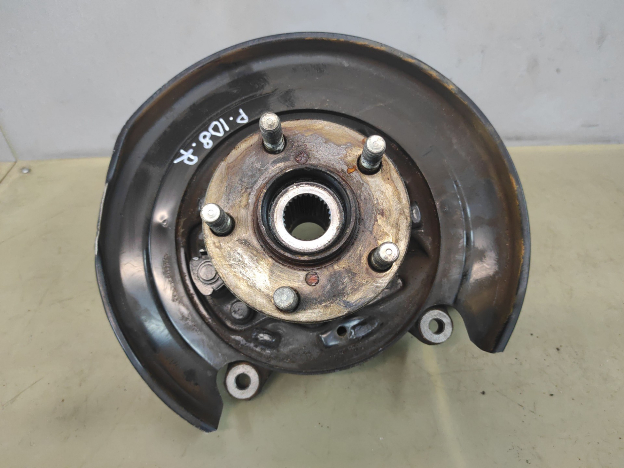 кулак задний правый Subaru Impreza 5 поколение (GK/GT) 2019, 2.0 л., бензин, вариатор, серый, седан, полный привод - фото №1