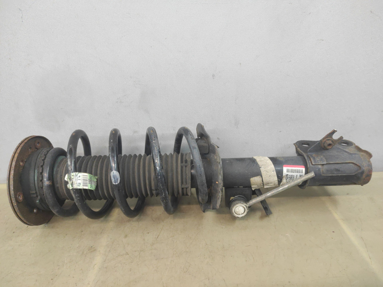 амортизатор передний левый Ford Edge 2 поколение CD539 2018, 2.0 л., бензин, АКПП, черный, внедорожник 5 дв., полный привод, F2GC18K001, 1A18042B - фото №1