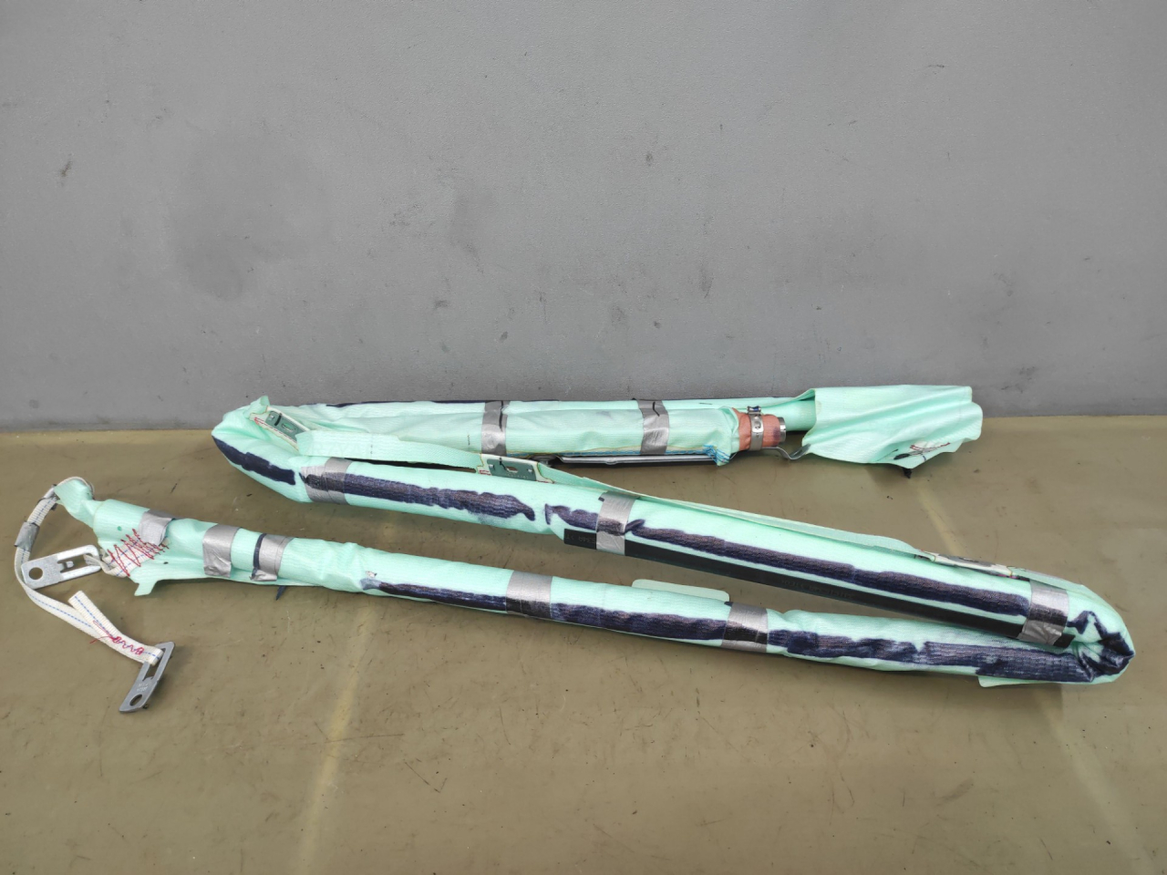 подушка безопасности боковая (шторка) Ford Edge 2 поколение CD539 2018, 2.0 л., бензин, АКПП, черный, внедорожник 5 дв., полный привод, 34151525F, FT4BR042D95AF - фото №1