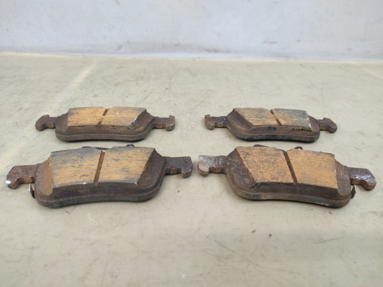 тормозные колодки Ford Escape 4 поколение CX482 2021, 2.5 л., гибрид, АКПП, внедорожник 5 дв., полный привод - фото №1