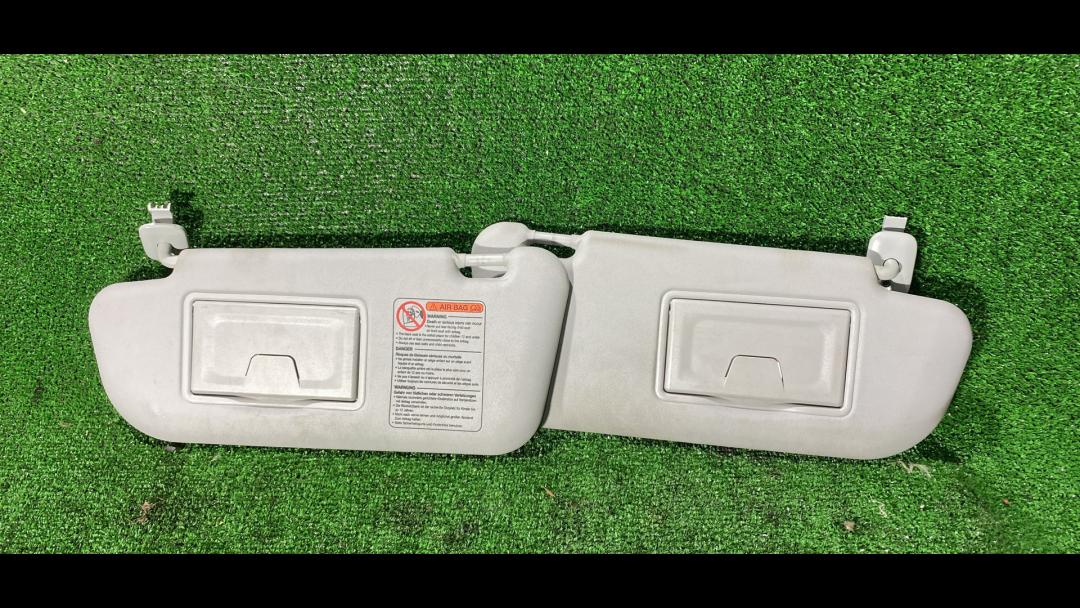 козырек солнцезащитный Mazda 3 BK 2004, 2.0 л., LF-DE, бензин, МКПП, красный, седан, передний привод, правый руль - фото №1