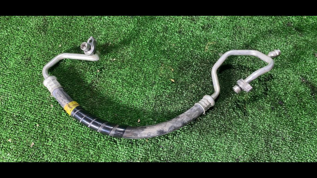 трубка кондиционера Volkswagen Golf 4 поколение 2005, 2.0 л., AZJ, бензин, АКПП, универсал, передний привод, правый руль - фото №1