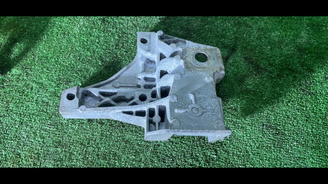 кронштейн двигателя Volvo S60 2 поколение 2012 - фото №1