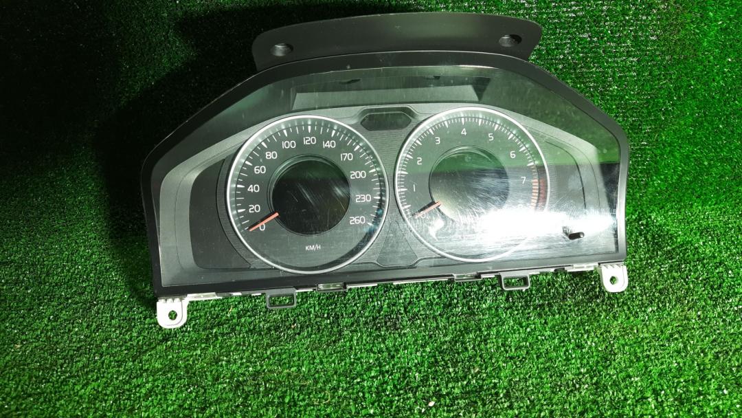 щиток приборов (приборная панель) Volvo V70 3 поколение 2011, 2.0 л., B 4204 T7, бензин, АКПП, универсал, правый руль - фото №1