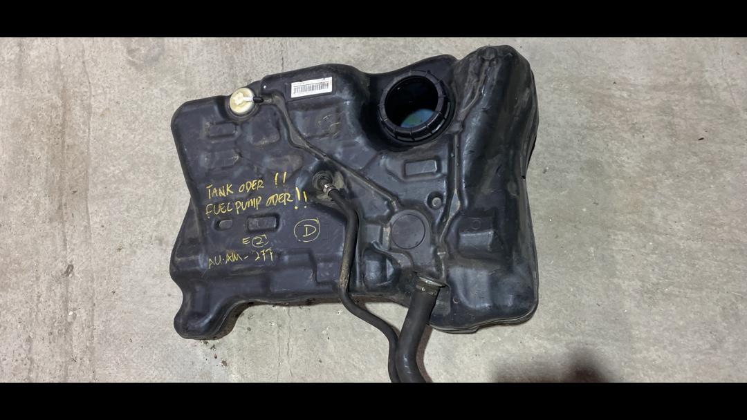 бак топливный Ford Kuga 2 поколение 2015, 2.0 л., T8MB, дизель, АКПП, черный, внедорожник 5 дв., правый руль - фото №1