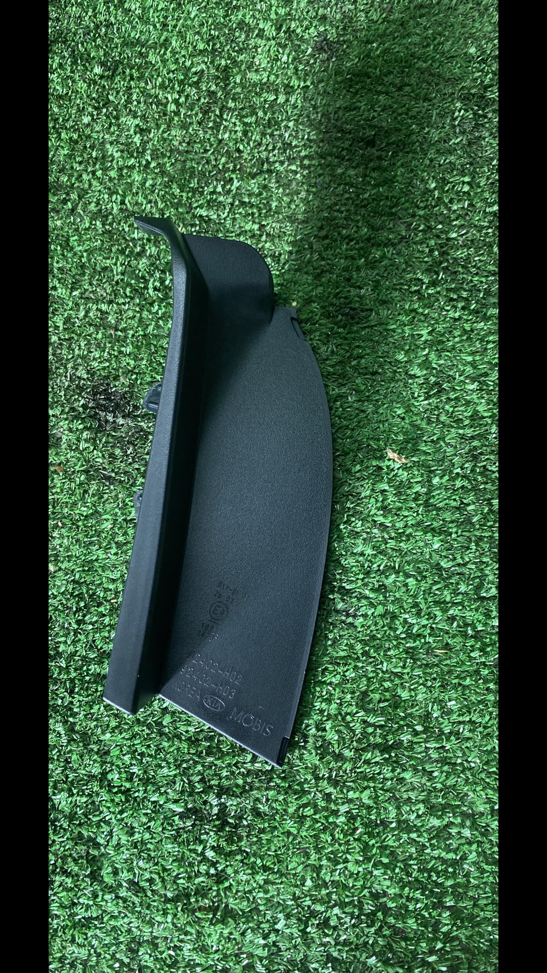 ус под фонарь Kia Rio 4 поколение 2017 - фото №1