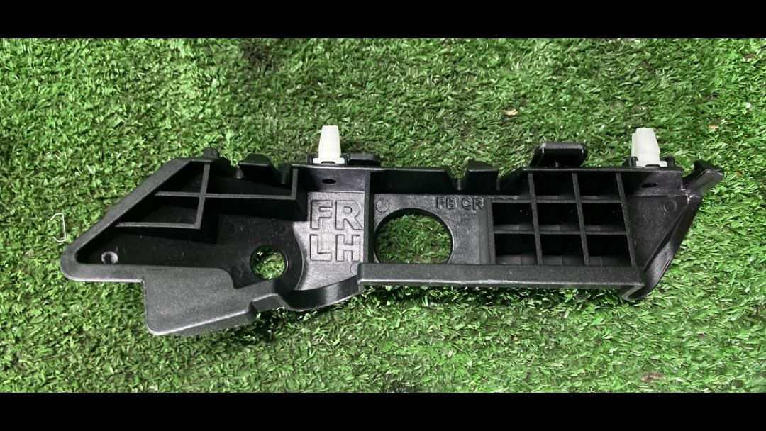 Крепление бампера переднего Kia Rio 4 поколение 2017, 86513H0500 - фото №1