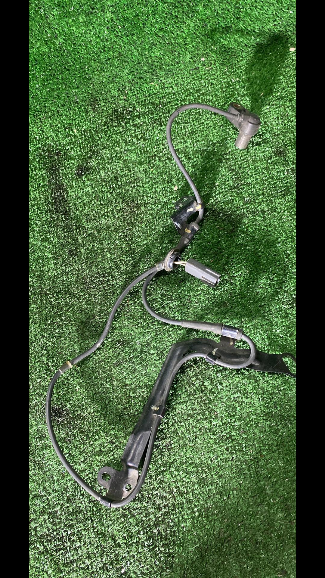 датчик ABS Mazda 323 6 поколение 2000 - фото №1