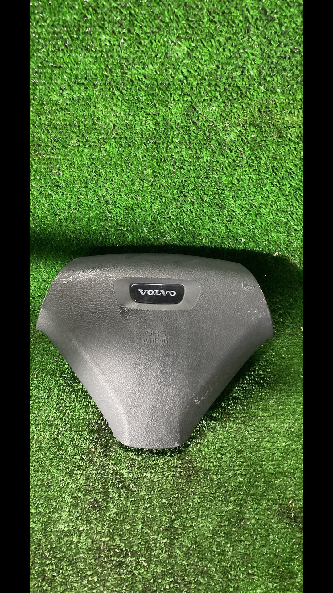 подушка безопасности водителя Volvo S60 1 поколение 2002, 2.4 л., B 5244 T3, бензин, АКПП, полный привод, правый руль - фото №1